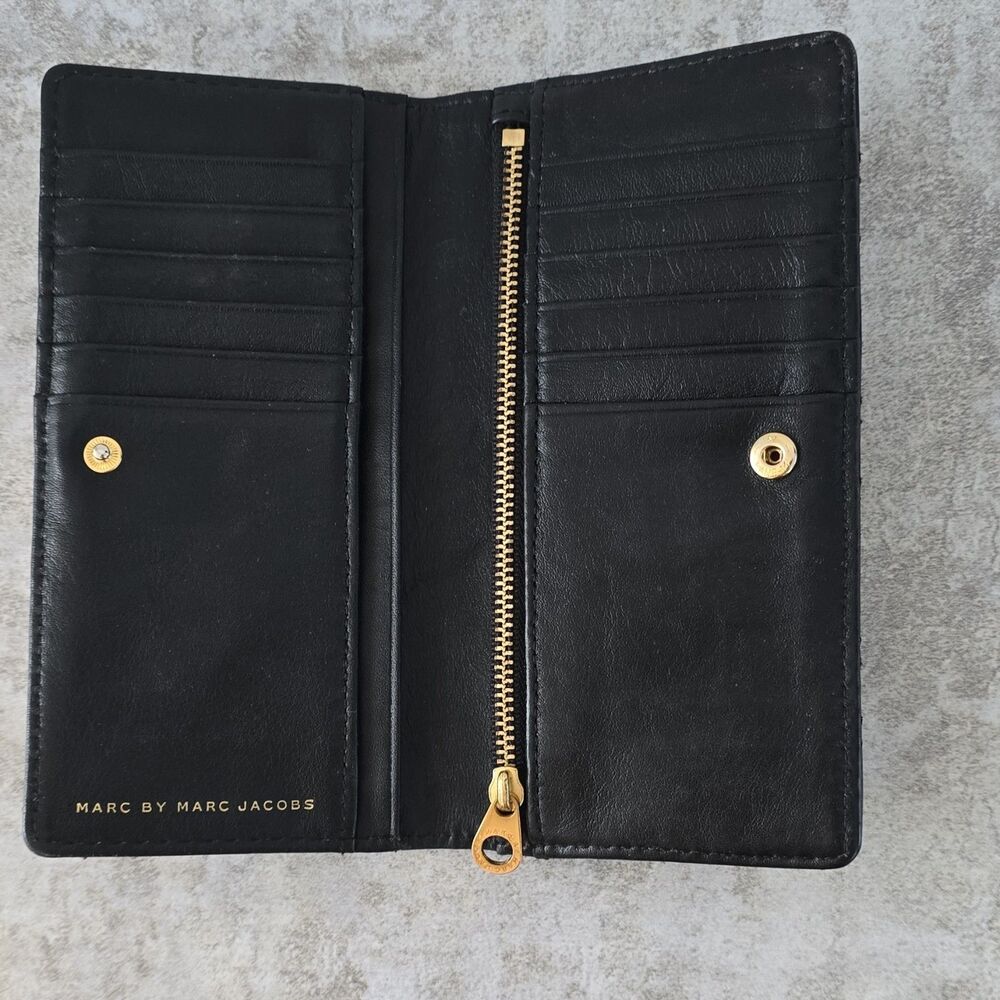 Marc by Marc Jacobs Quilted Black Folding Wallet for Women Logo Zipper - Picture 9 of 14